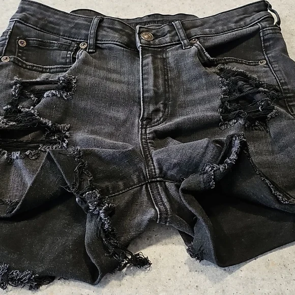 American Eagle Outfitters Size 6 Black Distressed Style Jean Shorts - Picture 5 of 8